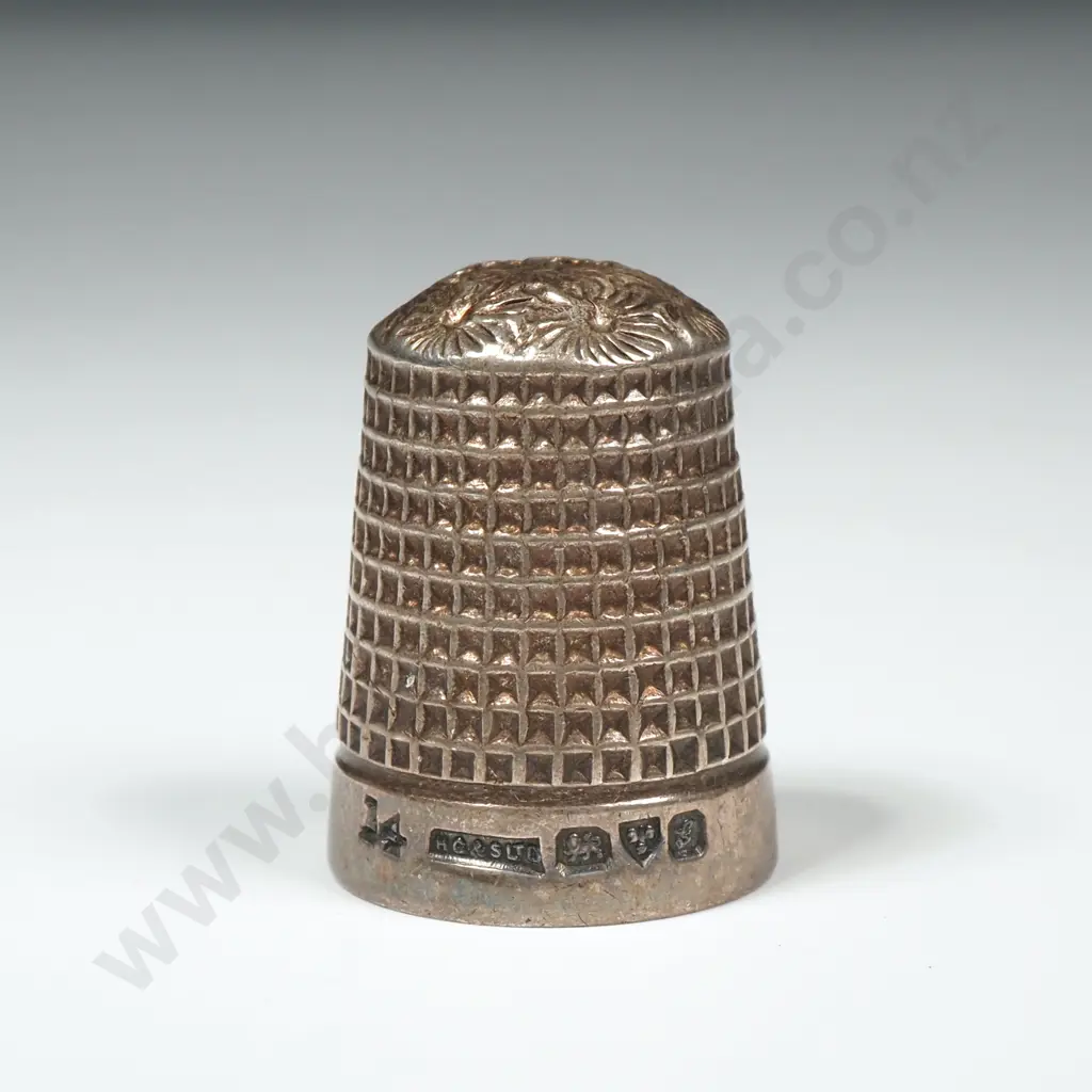 Sterling Silver Thimble w English Hallmarks Image 1++