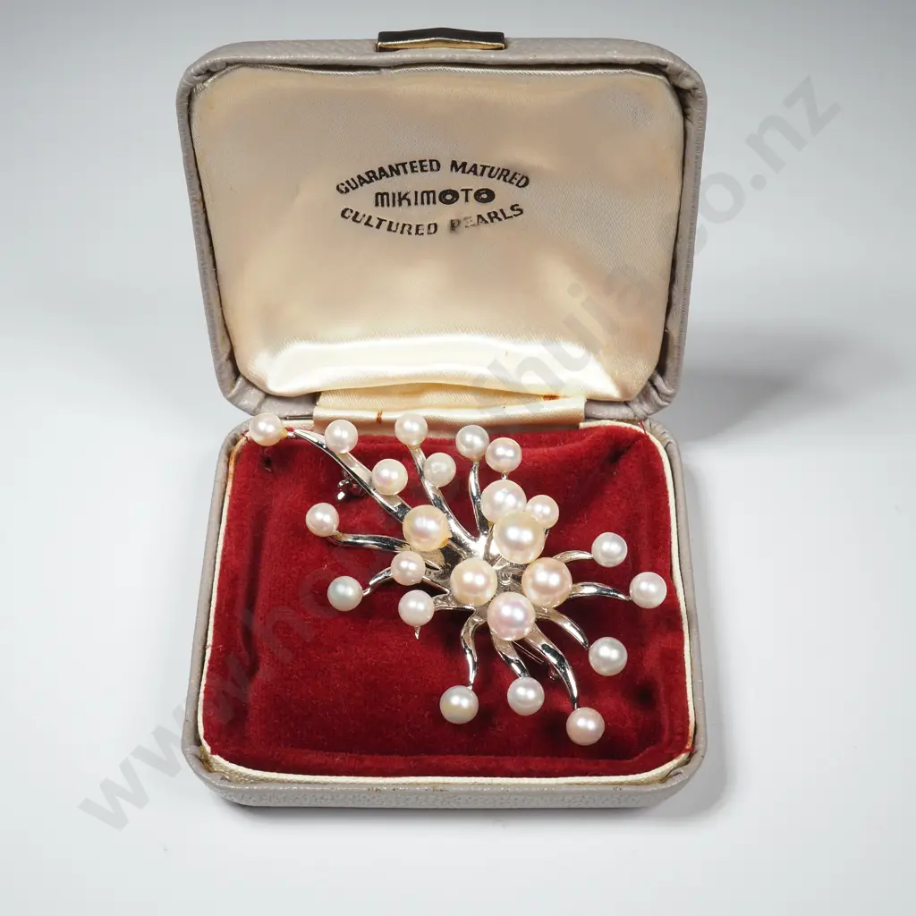 Vintage Sterling Silver Mikimoto Pearl Brooch in Original Case Image 1++