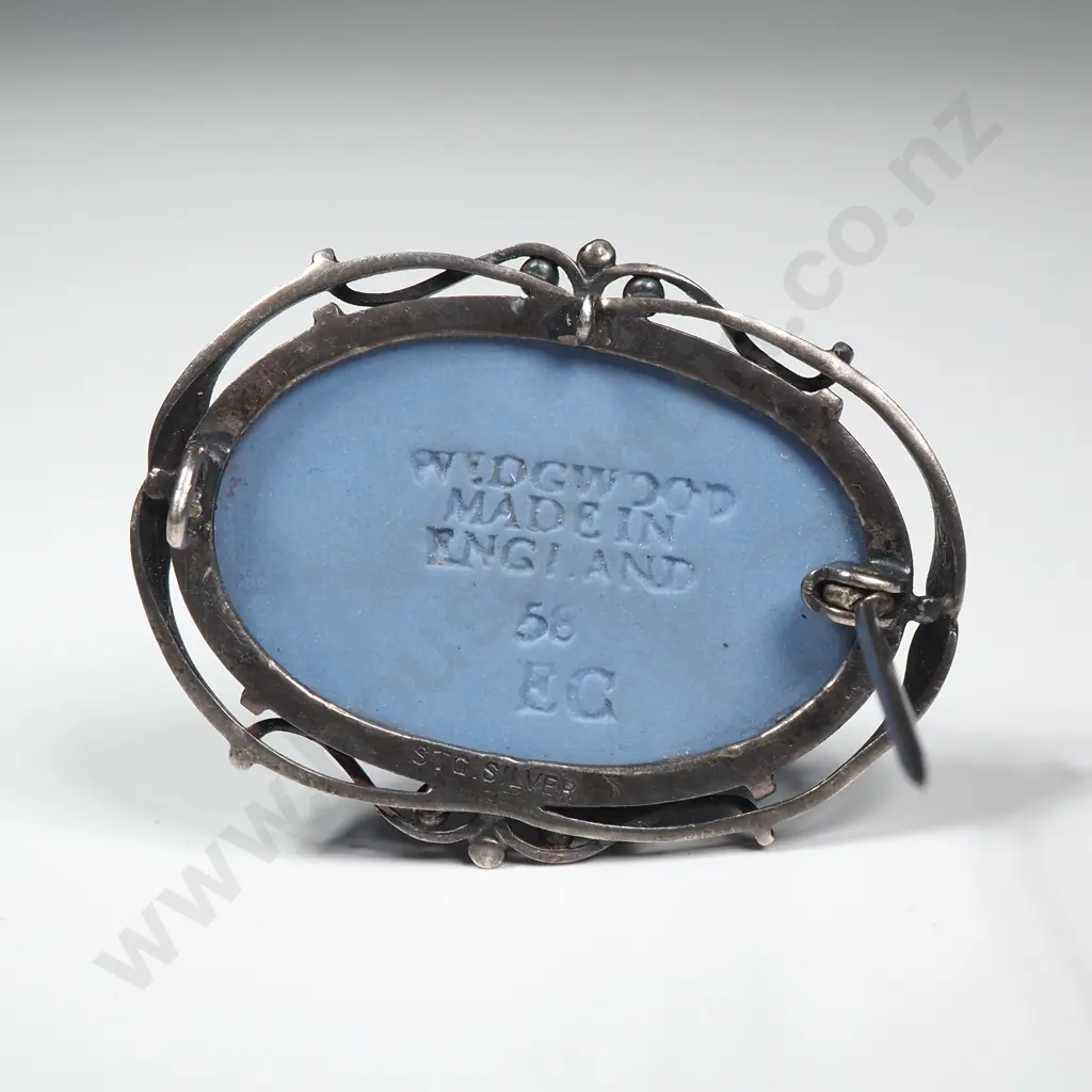Vintage Sterling Silver And Blue Wedgwood Brooch Image 1++
