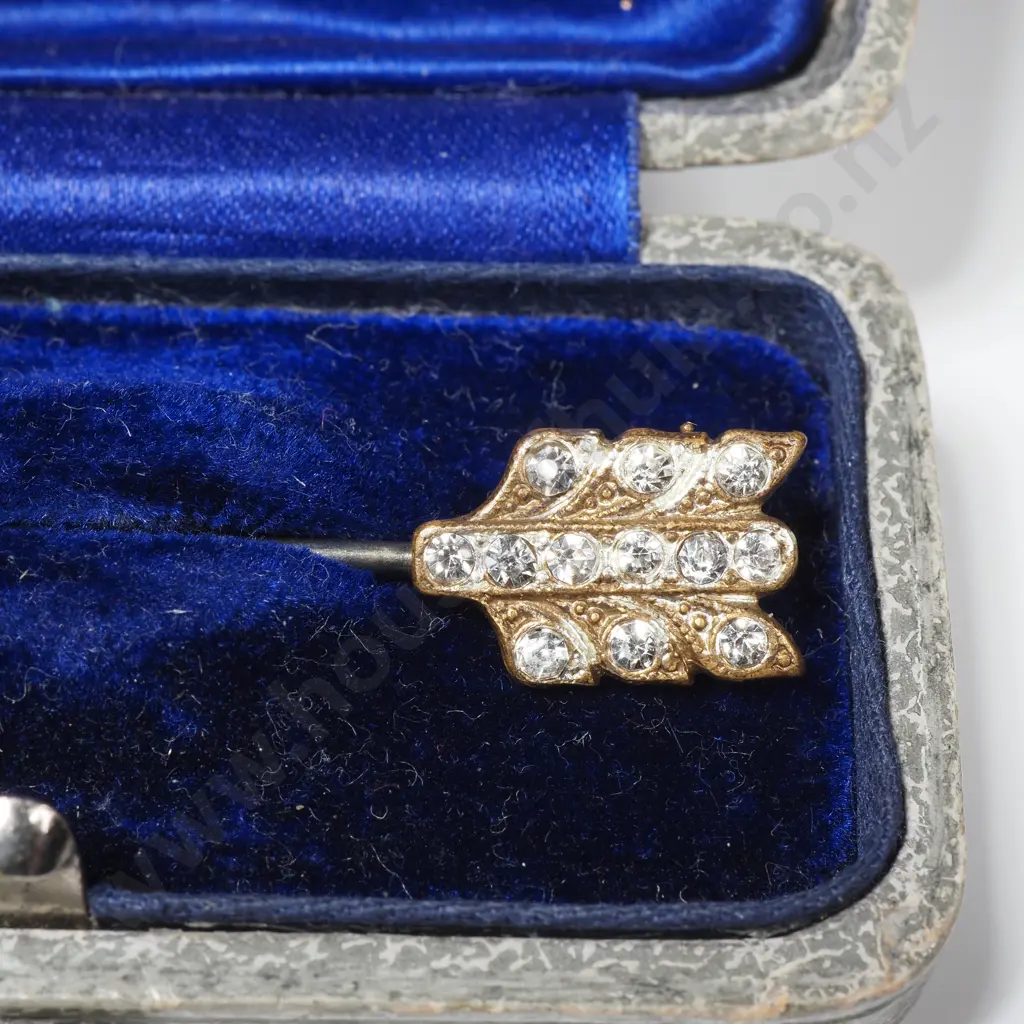 Vintage Arrrow Costume Brooch Image 1++