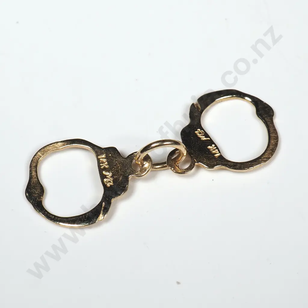 14ct Gold Handcuff Pendant Image 1++
