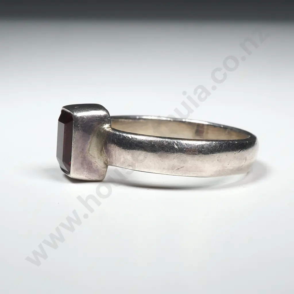 Vintage Sterling Silver Red Gem Ring Image 1++