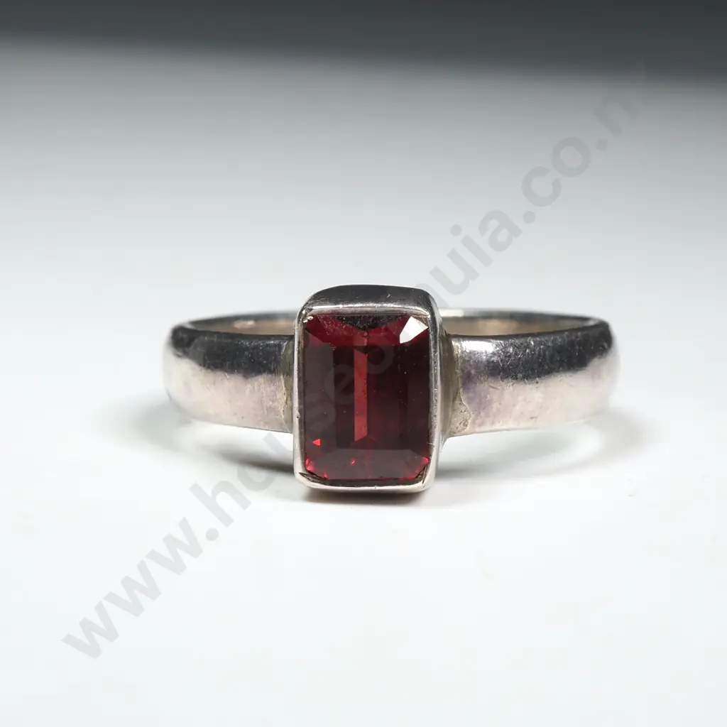 Vintage Sterling Silver Red Gem Ring Image 1++