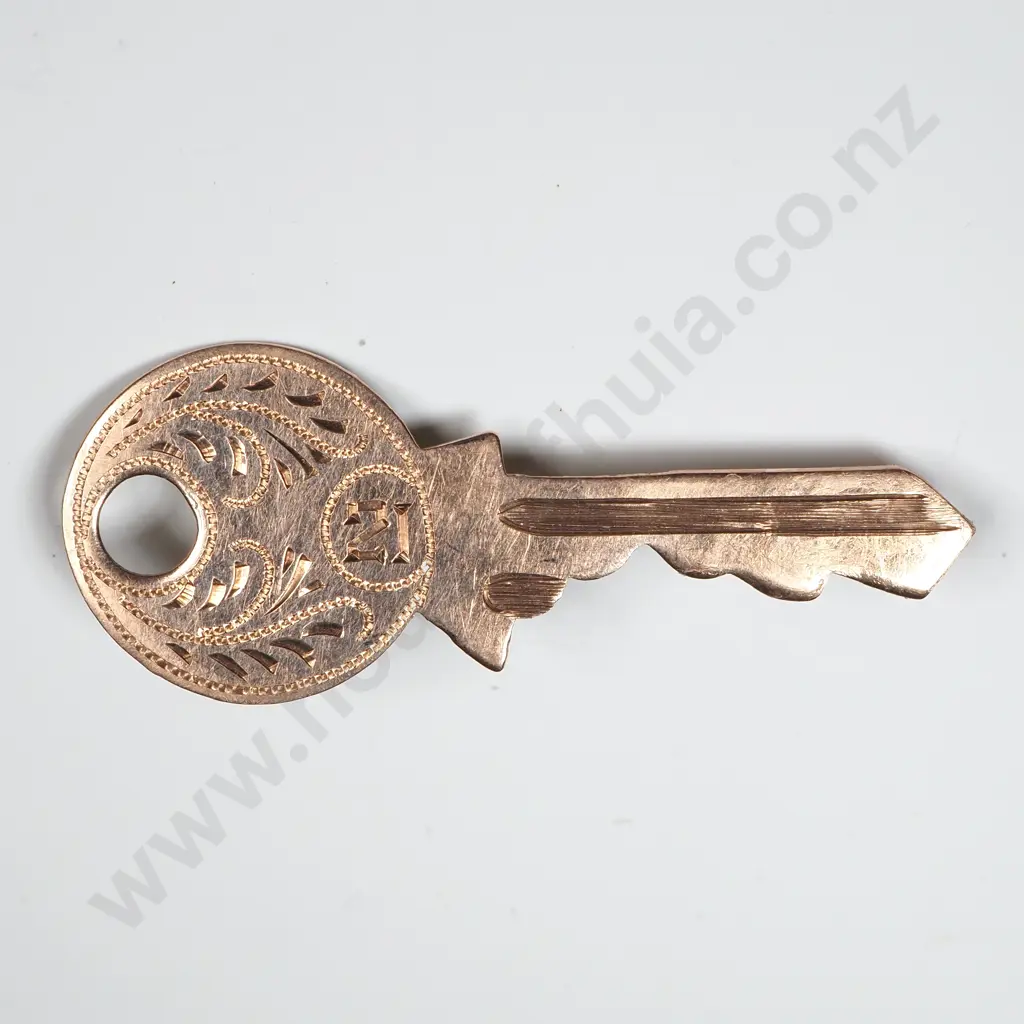 Vintage 9ct Gold Key Brooch Image 1++