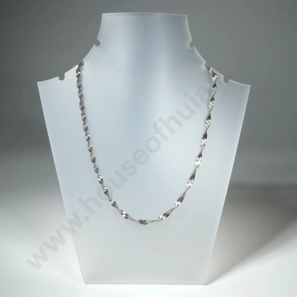 Twist Link Necklace Image 1++
