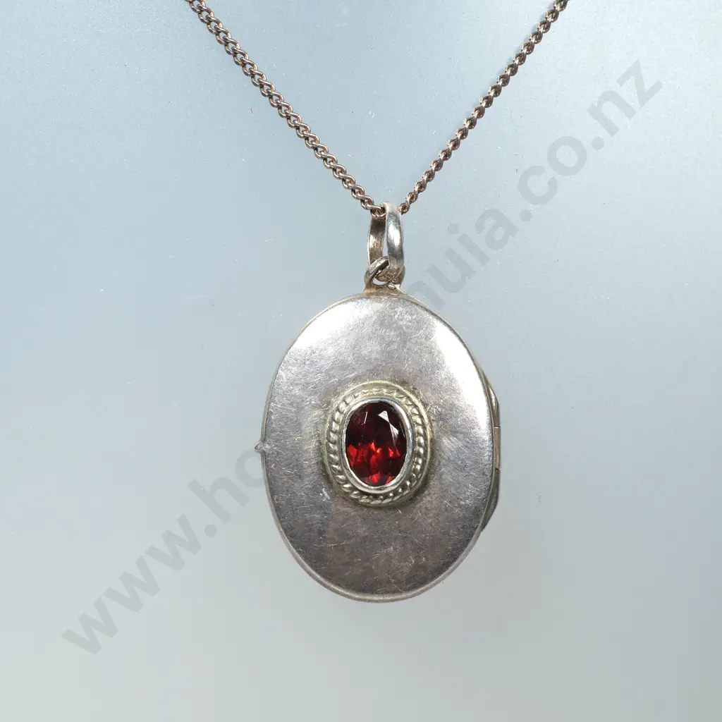 Vintage Sterling Silver Garnet Set Locket With Sterling Silver Chain Image 1++