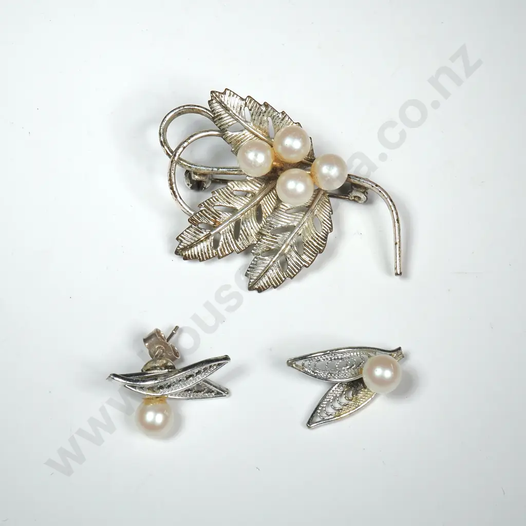 Vintage Pearl Earring & Brooch Set Image 1++