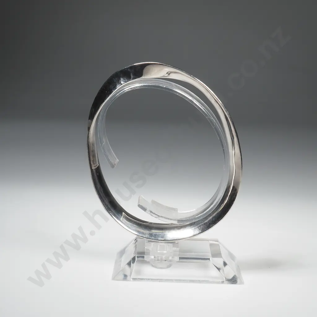 Hammered Sterling Silver Bangle w Twist Embellishment Image 1++