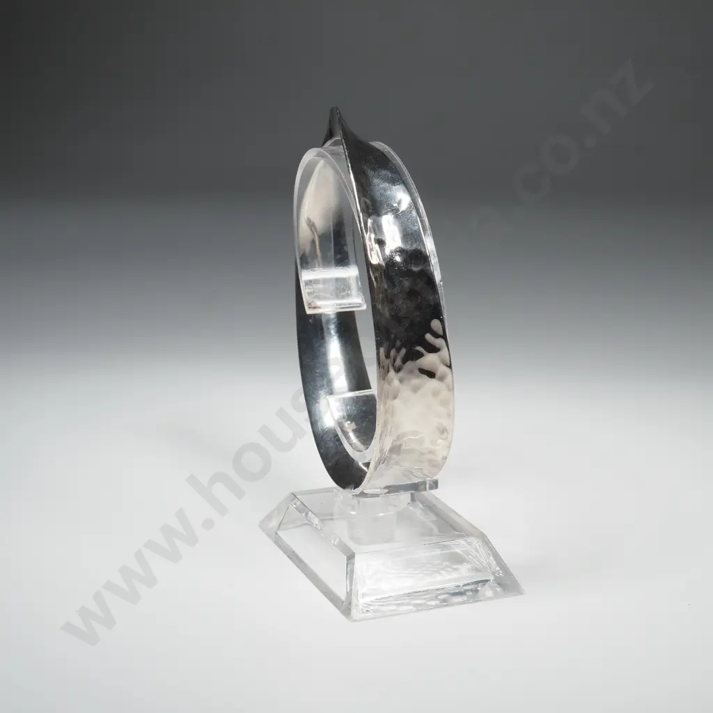 Hammered Sterling Silver Bangle w Twist Embellishment Image 1++