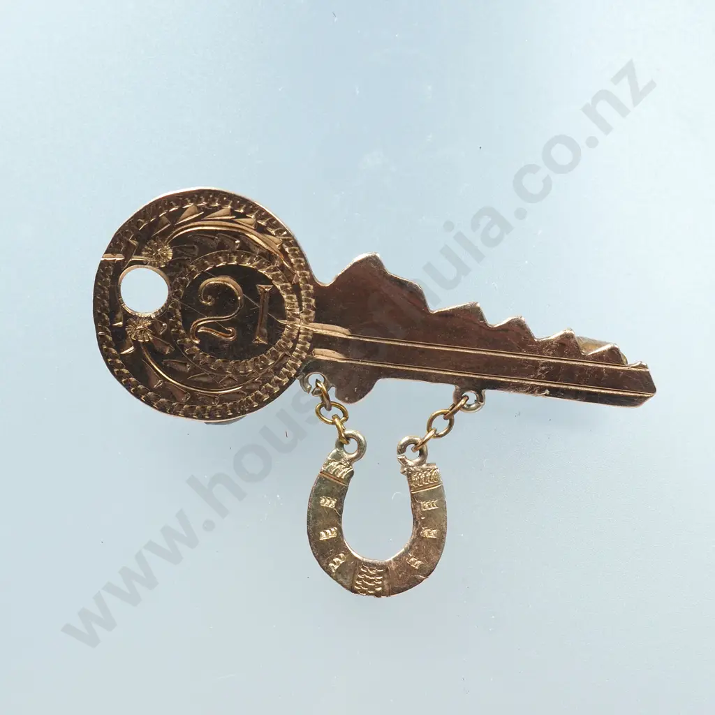 Vintage 9ct Gold Key Brooch Image 1++