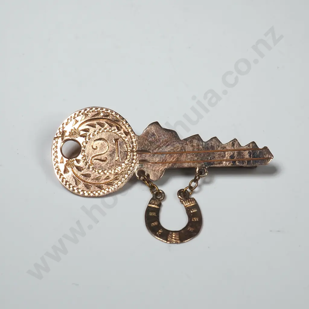Vintage 9ct Gold Key Brooch Image 1++