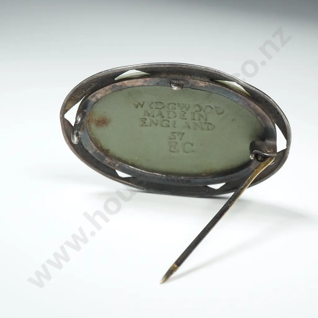Vintage Sterling Silver And Green Wedgwood Brooch Image 1++