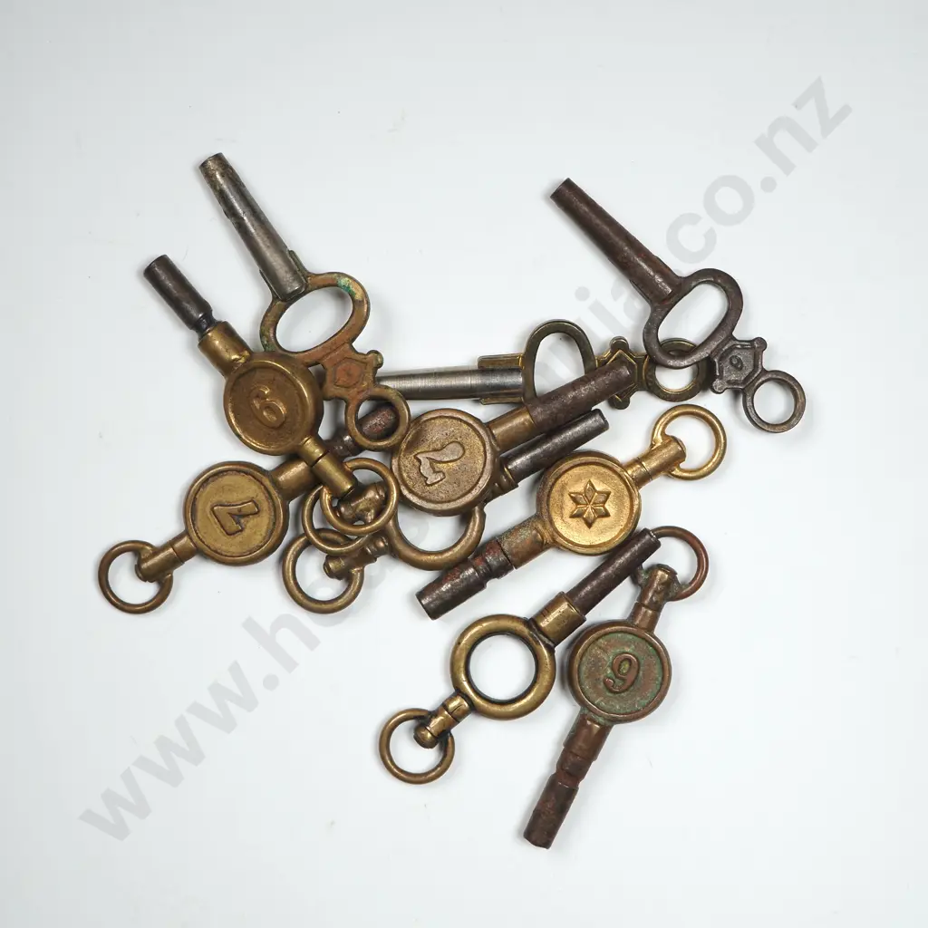 10 Antique Pocket Watch Keys Image 1++