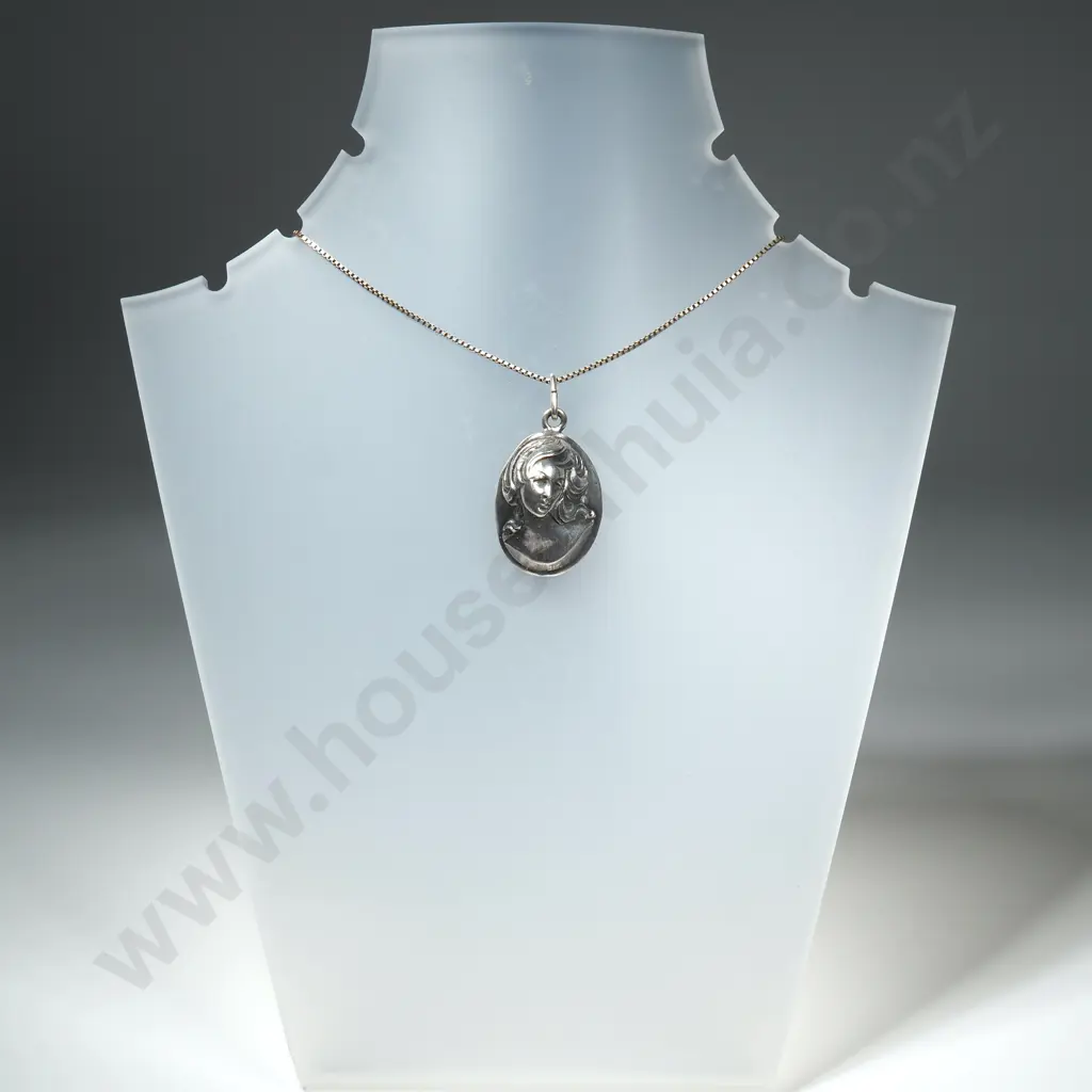 Vintage Sterling Silver Portrait Pendant With Sterling Silver Chain Image 1++