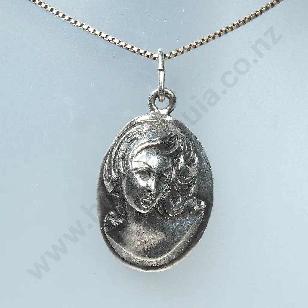 Vintage Sterling Silver Portrait Pendant With Sterling Silver Chain Image 1++