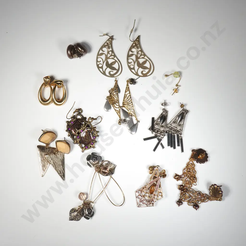 Eleven Pairs of Costume Jewellery Earrings Image 1++