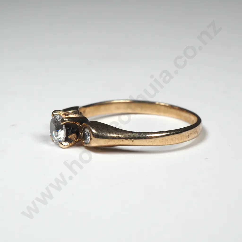 9ct Gold CZ Ring Image 1++