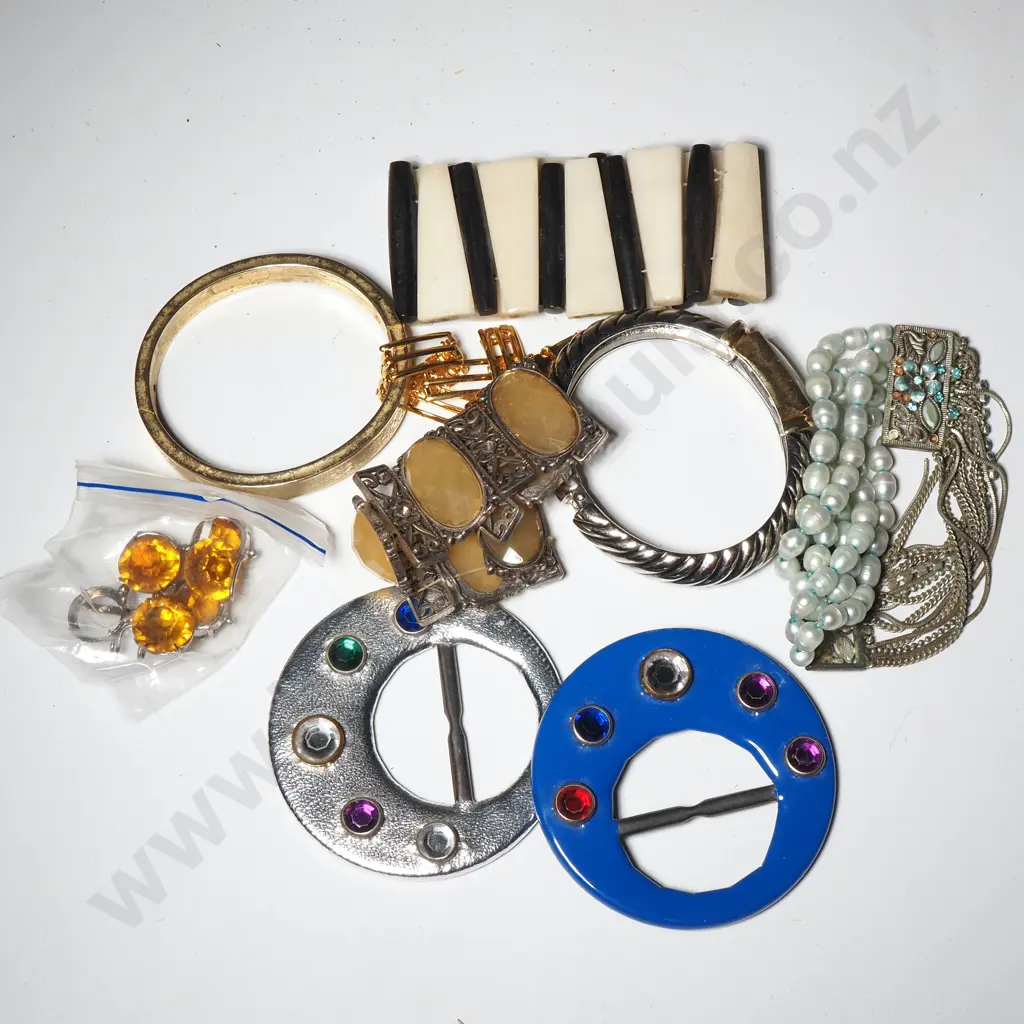 Lot of Belt Buckles & Bracelets. Image 1++