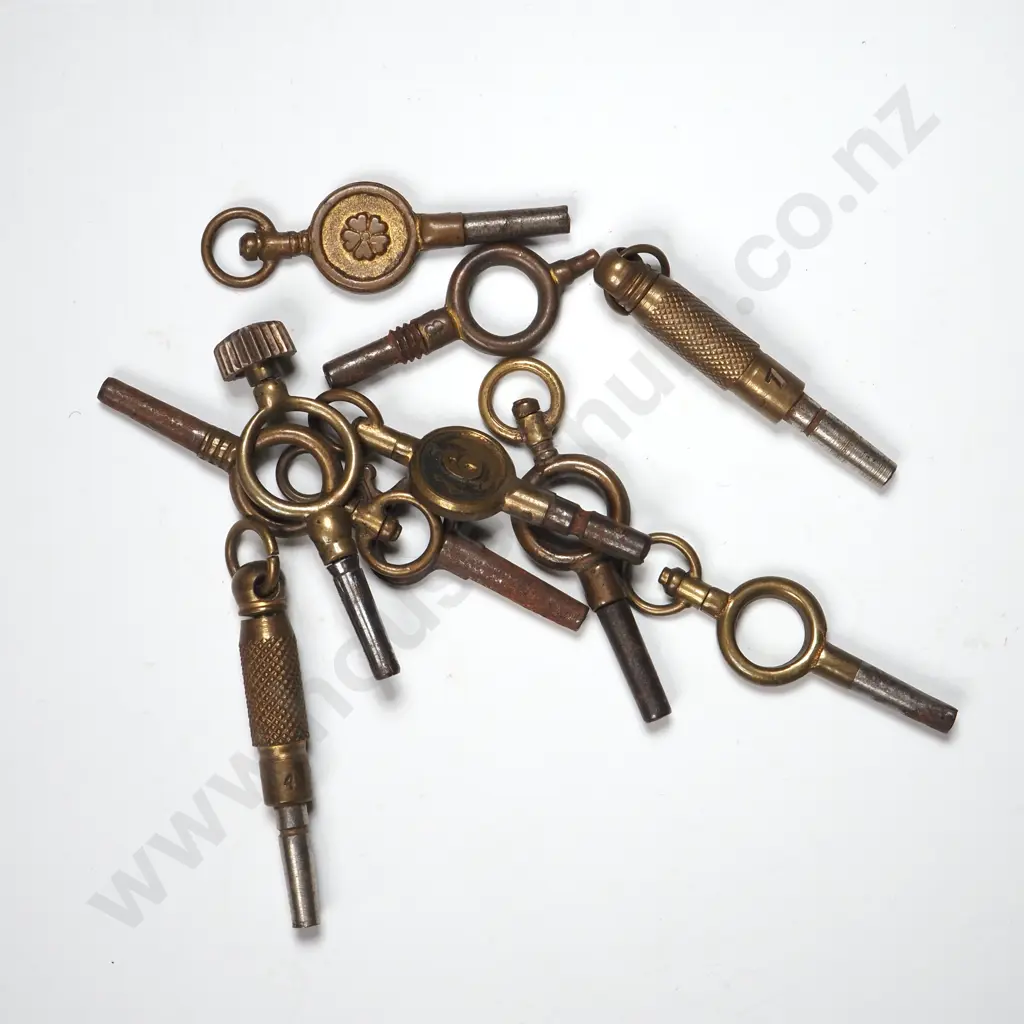 10 Assorted Antique Pocket Watch Keys Image 1++