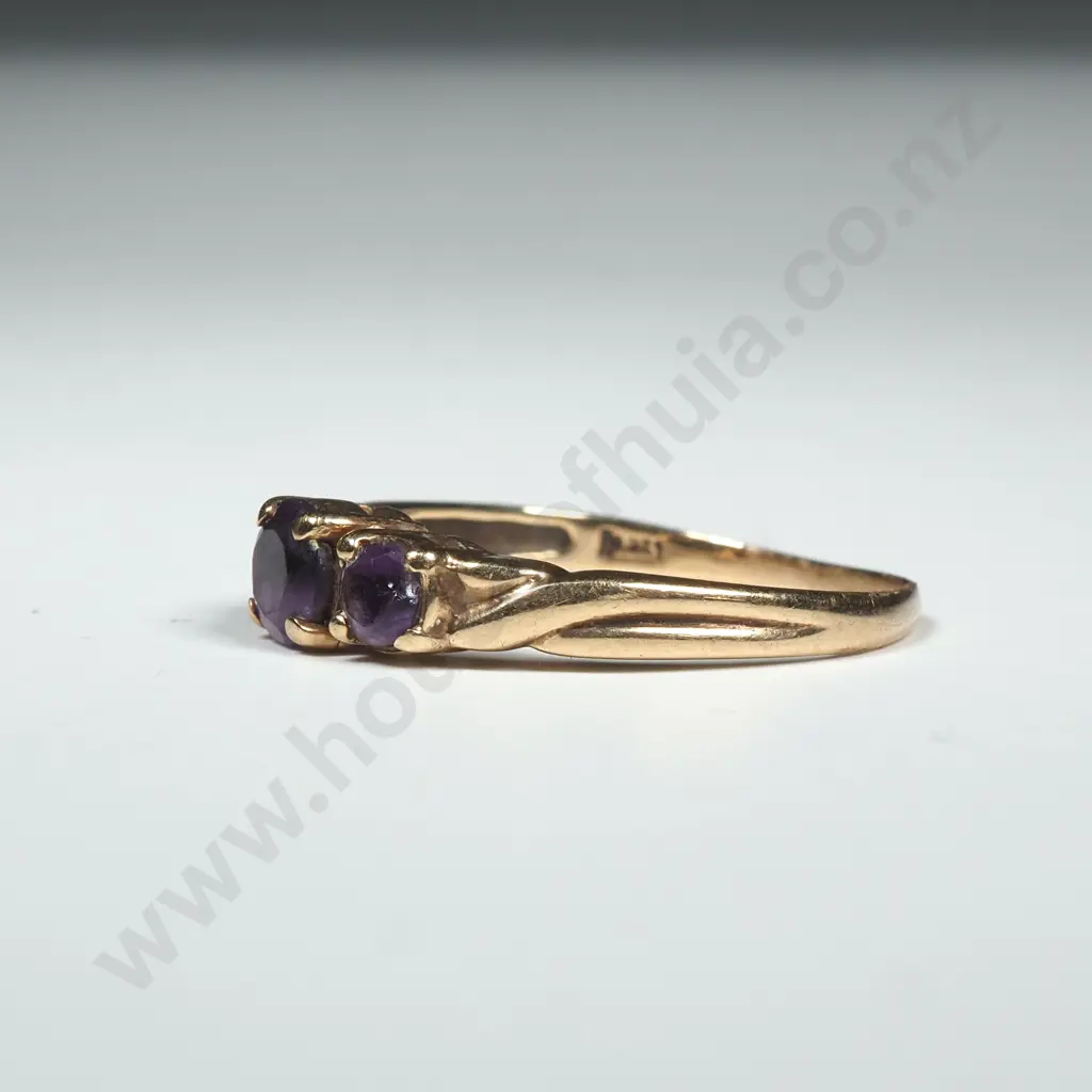 9ct Gold Three Stone Ring Image 1++