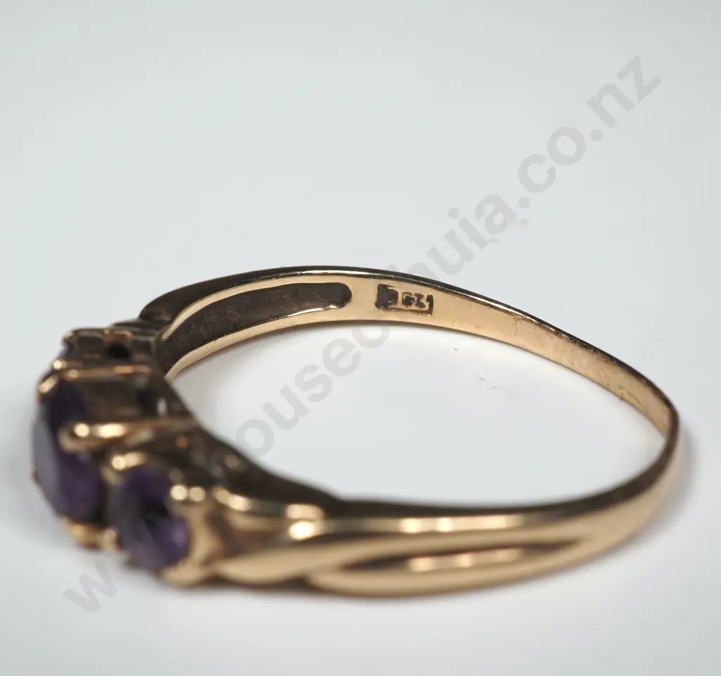 9ct Gold Three Stone Ring Image 1++