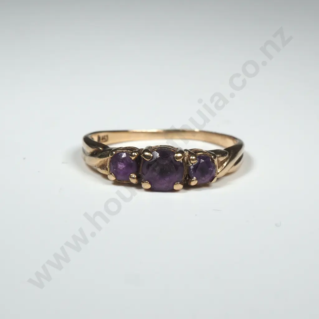 9ct Gold Three Stone Ring Image 1++