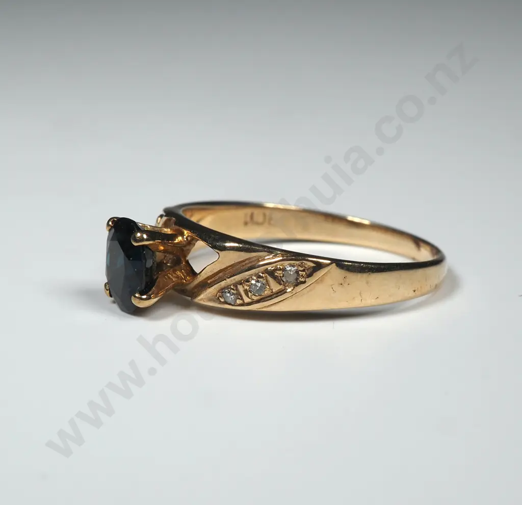 Vintage 9ct Gold, Diamond & Sapphire Ring Image 1++