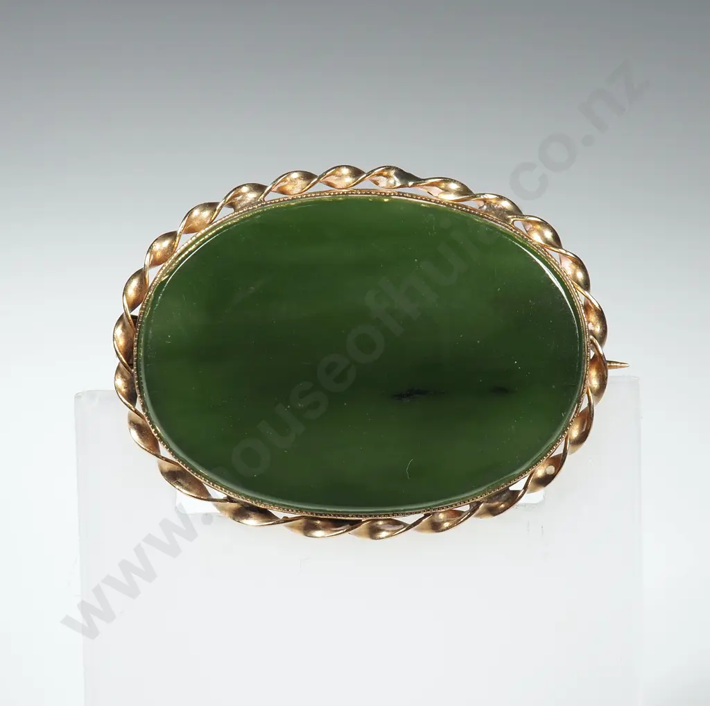Vintage 9ct Gold And NZ Greenstone Oval Brooch Image 1++