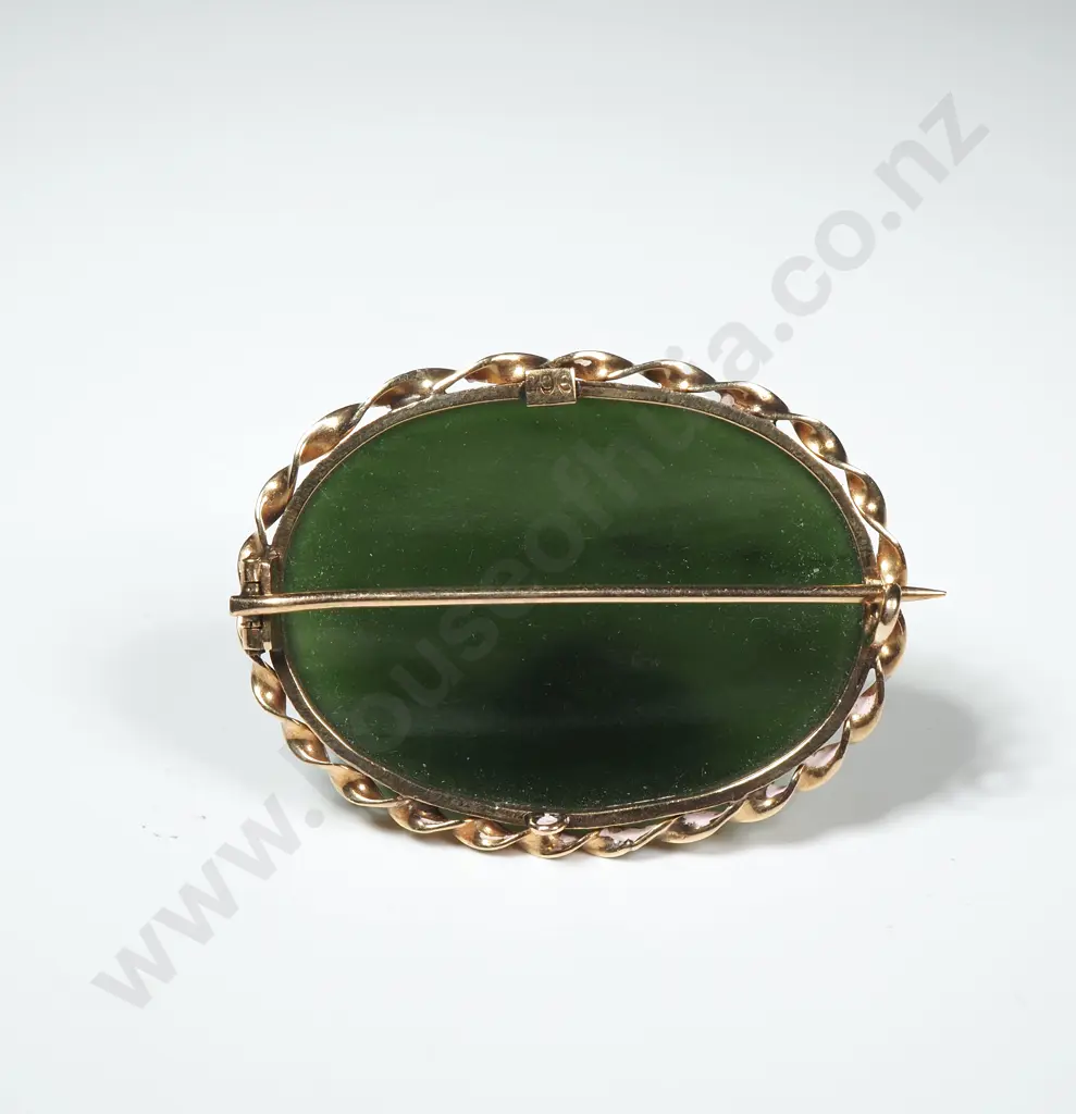 Vintage 9ct Gold And NZ Greenstone Oval Brooch Image 1++