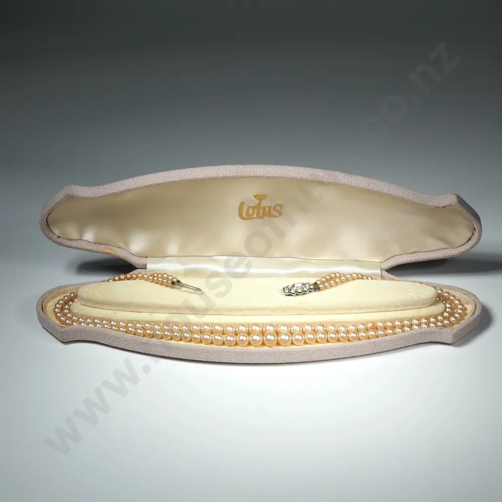 Vintage Cased Faux Pearl Necklace Image 1++