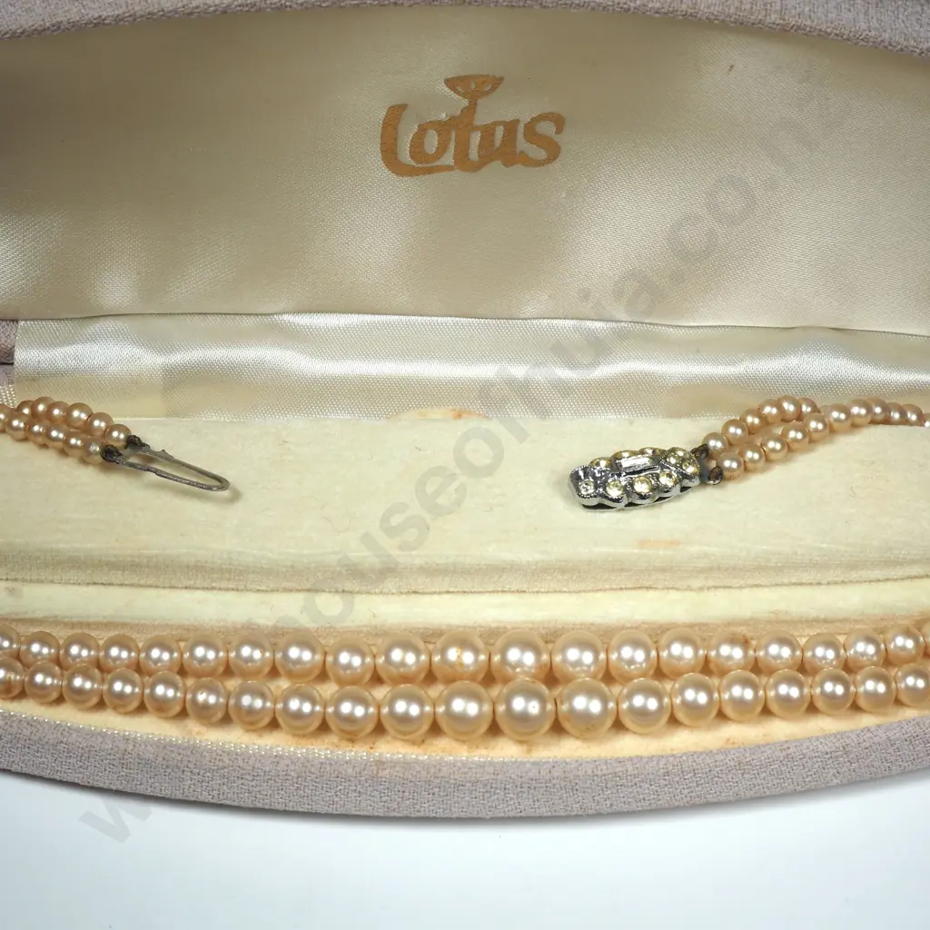 Vintage Cased Faux Pearl Necklace Image 1++