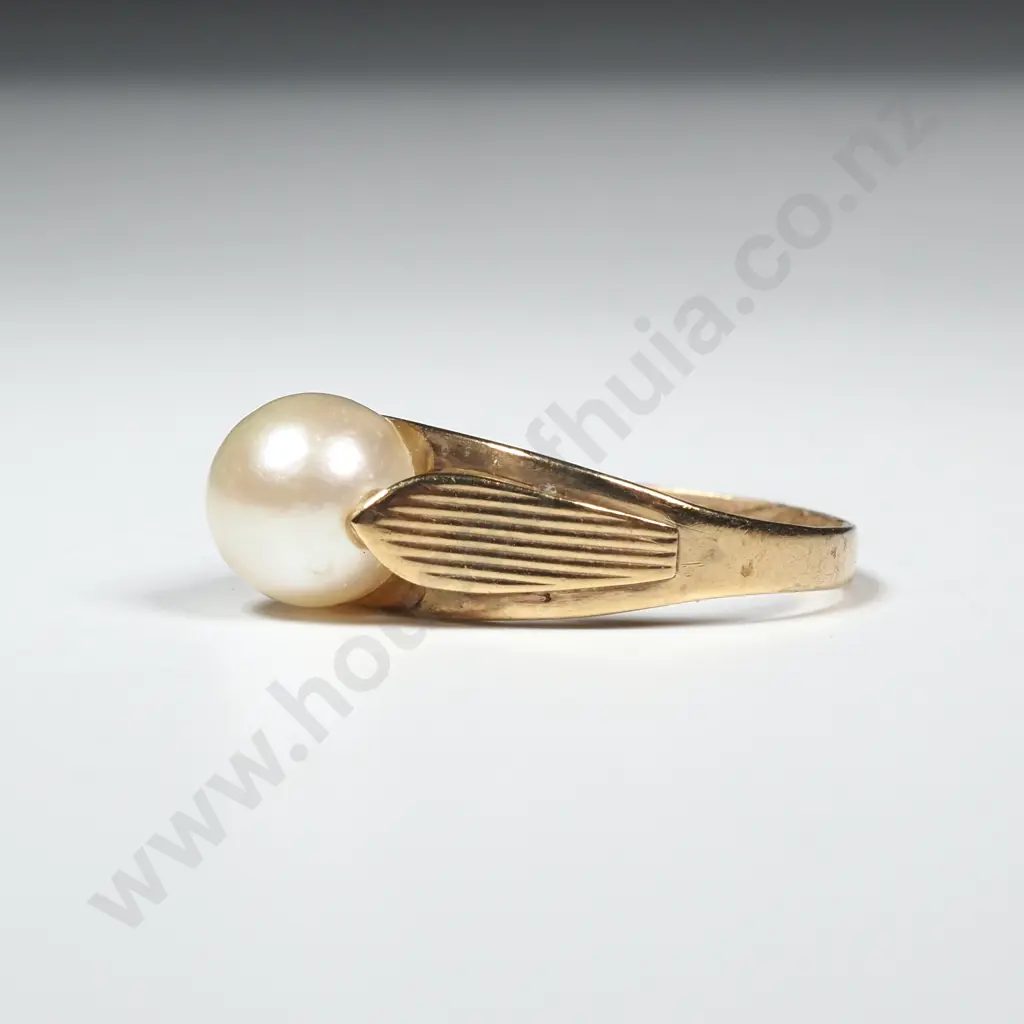 8ct Gold Pearl Ring Image 1++