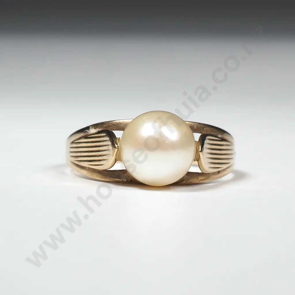 8ct Gold Pearl Ring Image 1++
