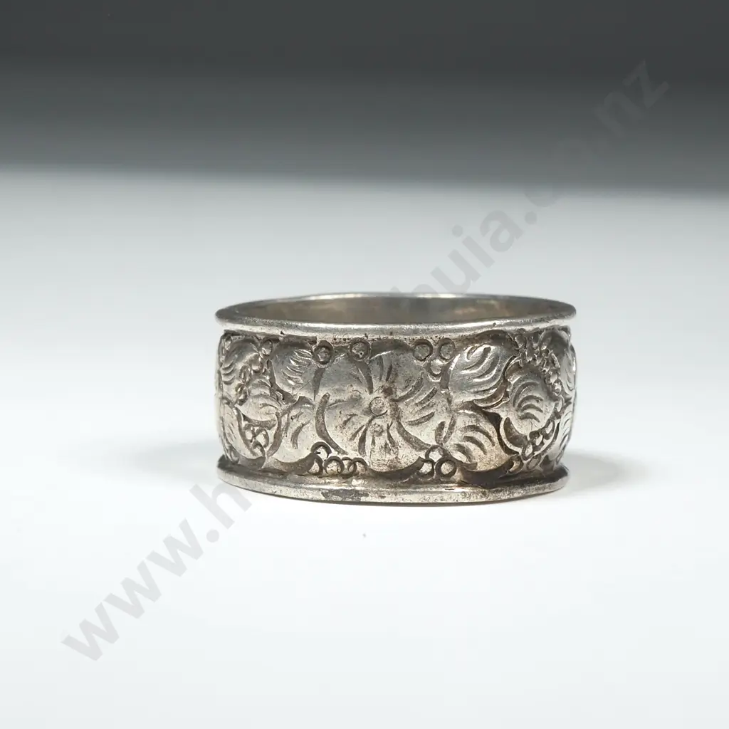 Vintage Sterling Silver Fancy Wide Band Image 1++