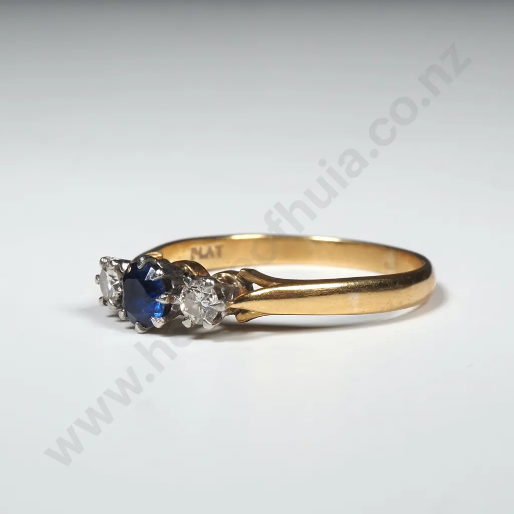18ct Gold Diamond & Sapphire Ring Image 1++