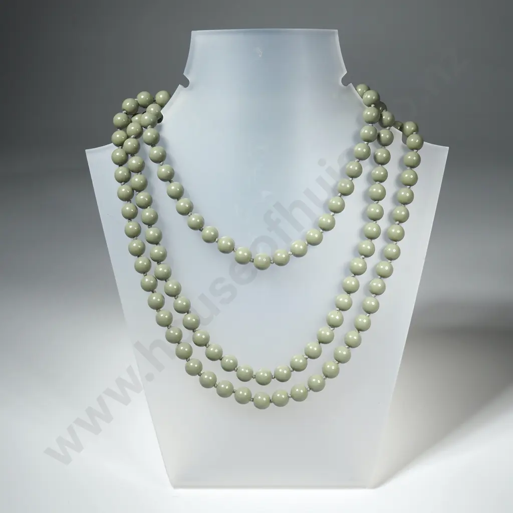 Impressive Smooth Green Bead Necklace Image 1++