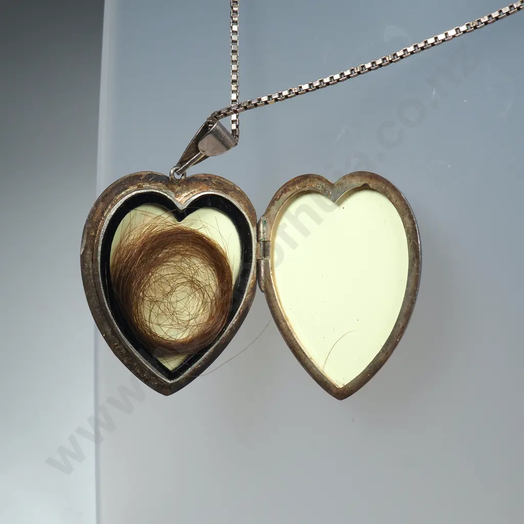 Large Sterling Silver Engraved  Heart Shaped Locket w Box Link Chain Image 1++