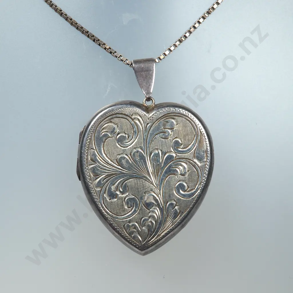 Large Sterling Silver Engraved  Heart Shaped Locket w Box Link Chain Image 1++