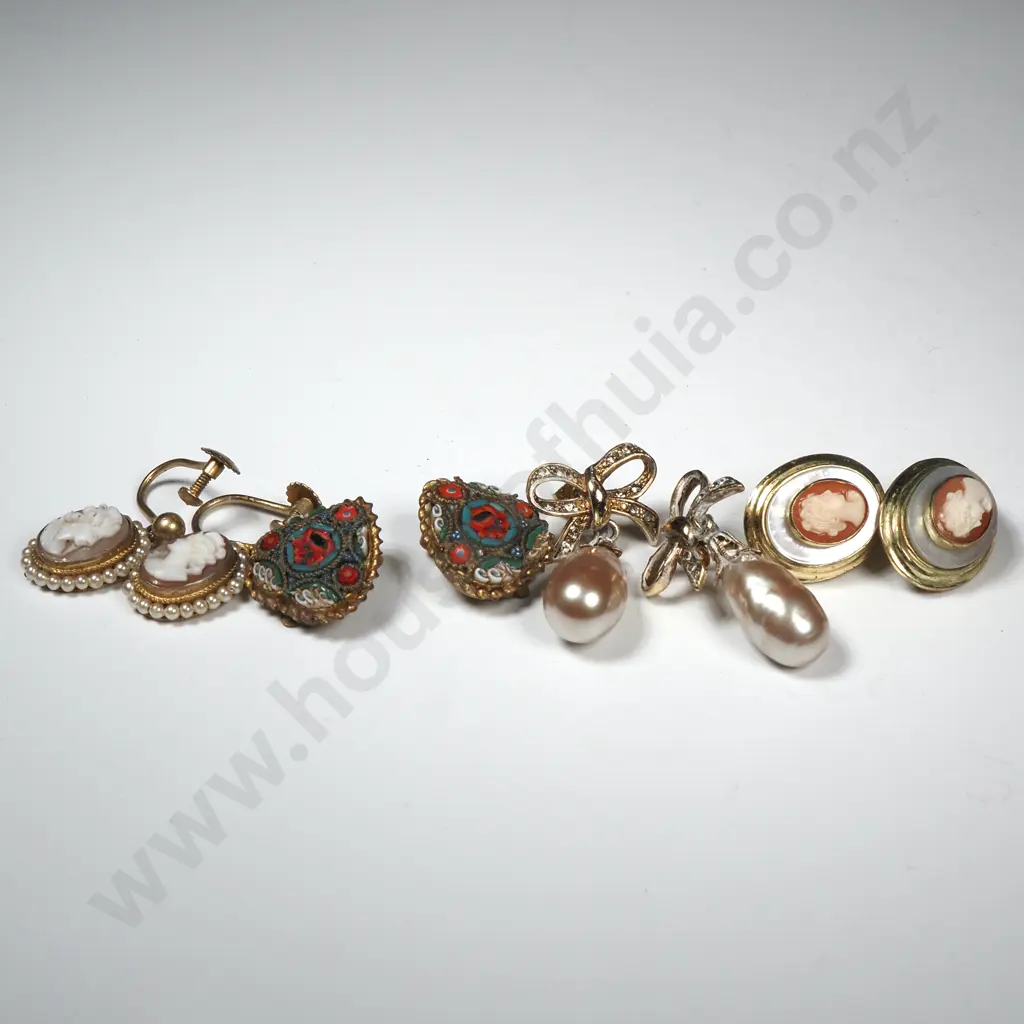 Assorted Lot of Costume Earrings Image 1++