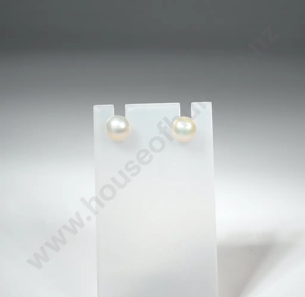 Pair of Good Size Pearl Earrings Image 1++
