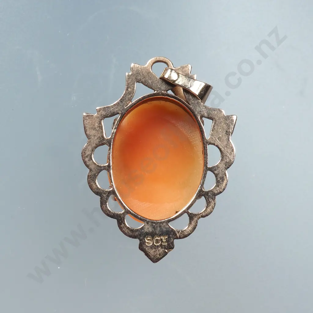 Vintage 9ct Gold Cameo Pendant Image 1++