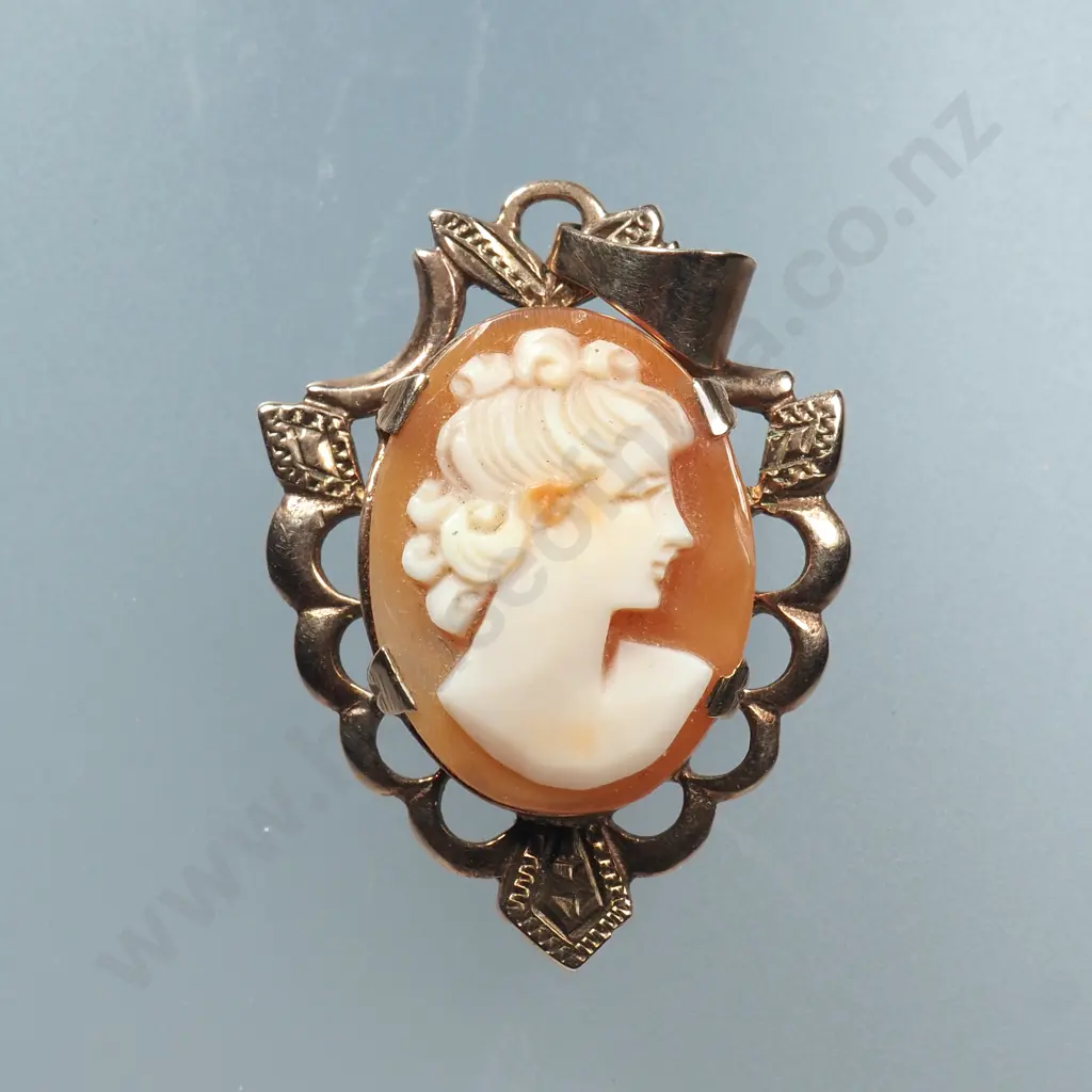 Vintage 9ct Gold Cameo Pendant Image 1++