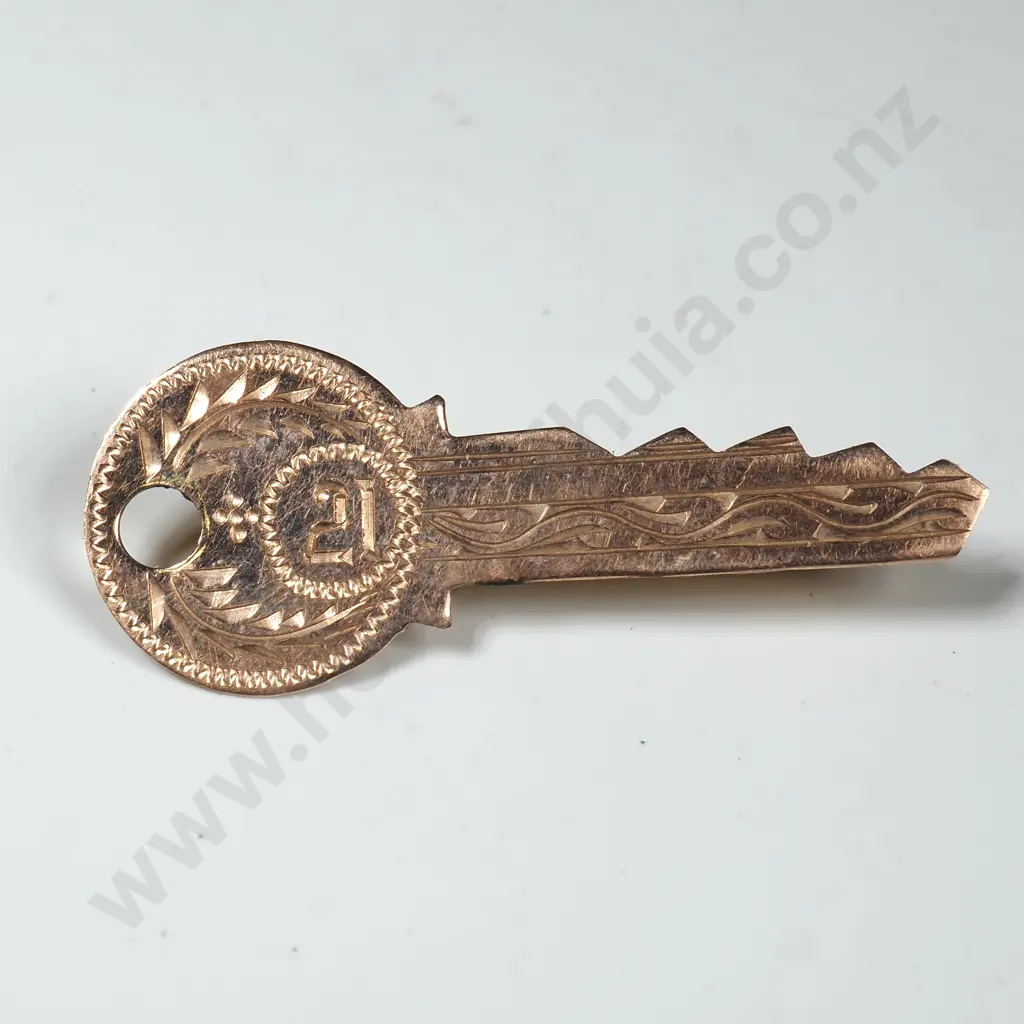 Vintage 9ct Gold Key Brooch Image 1++