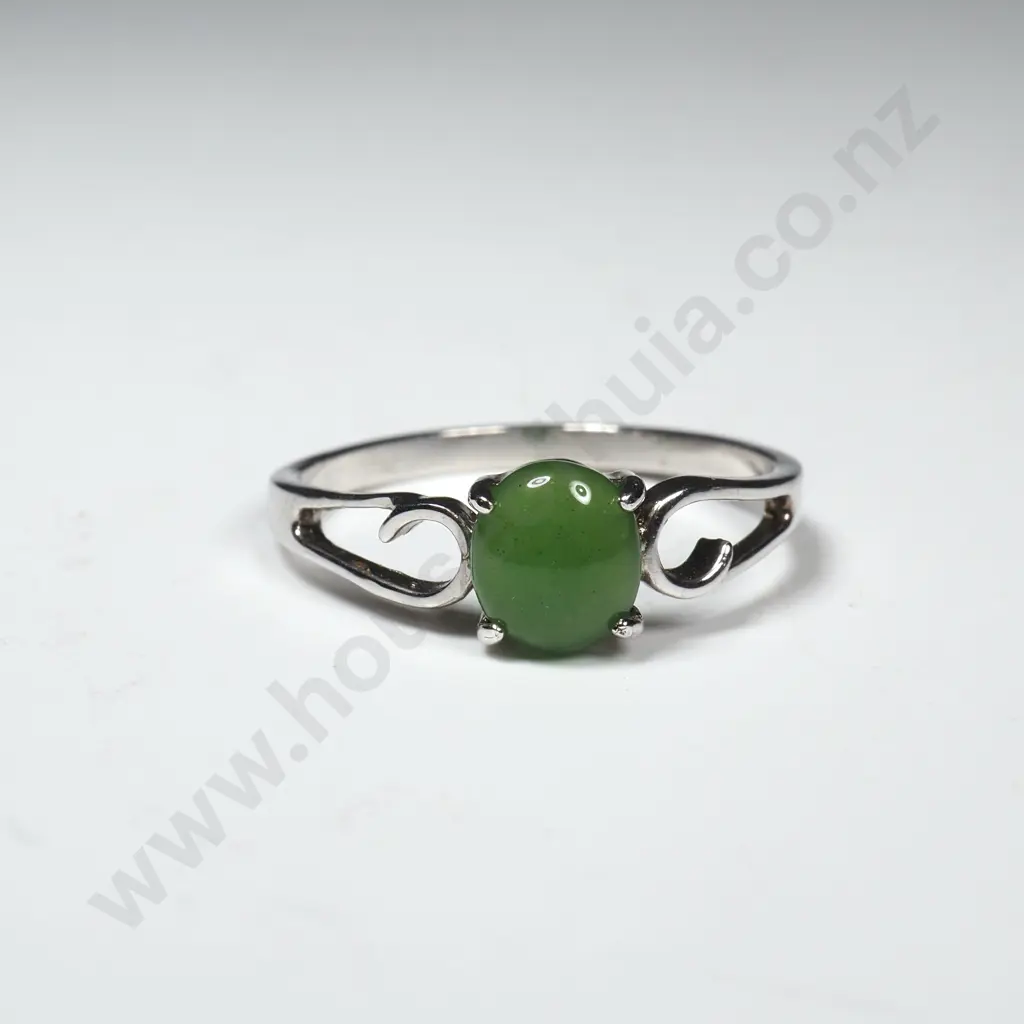 Modern Sterling Silver And Greenstone Ring Image 1++