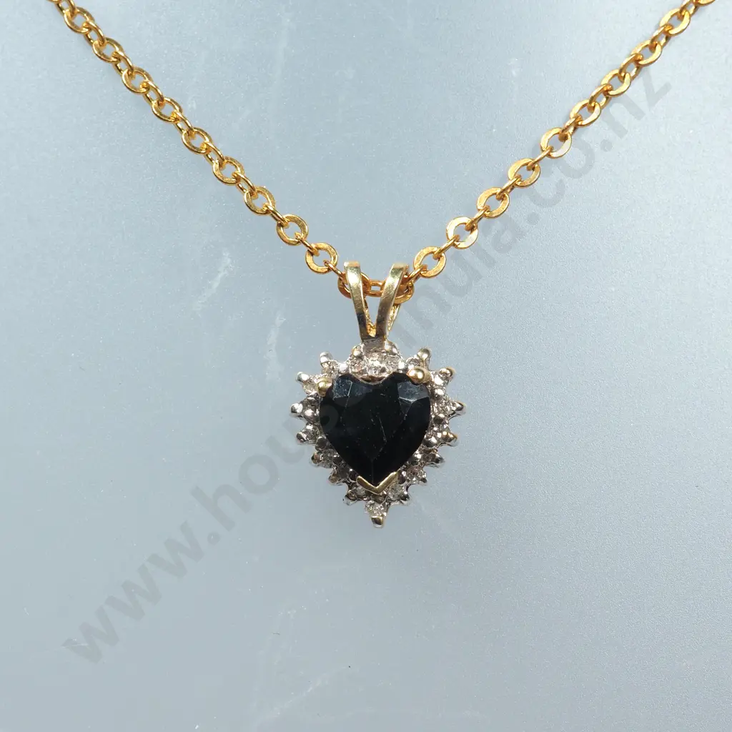 Gold Tone Crystal/Black Gem Style Heart Shaped Pendant w Gold Tone Chain. Image 1++