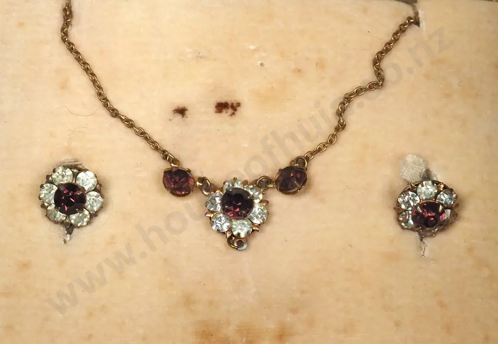 Vintage Costume Earring / Necklace Set Image 1++