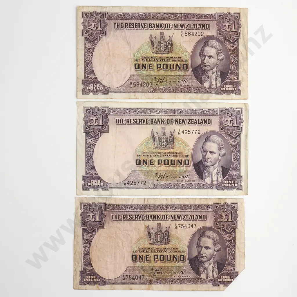 THREE NZ HANNA 1 POUND BANKNOTES Image 1++