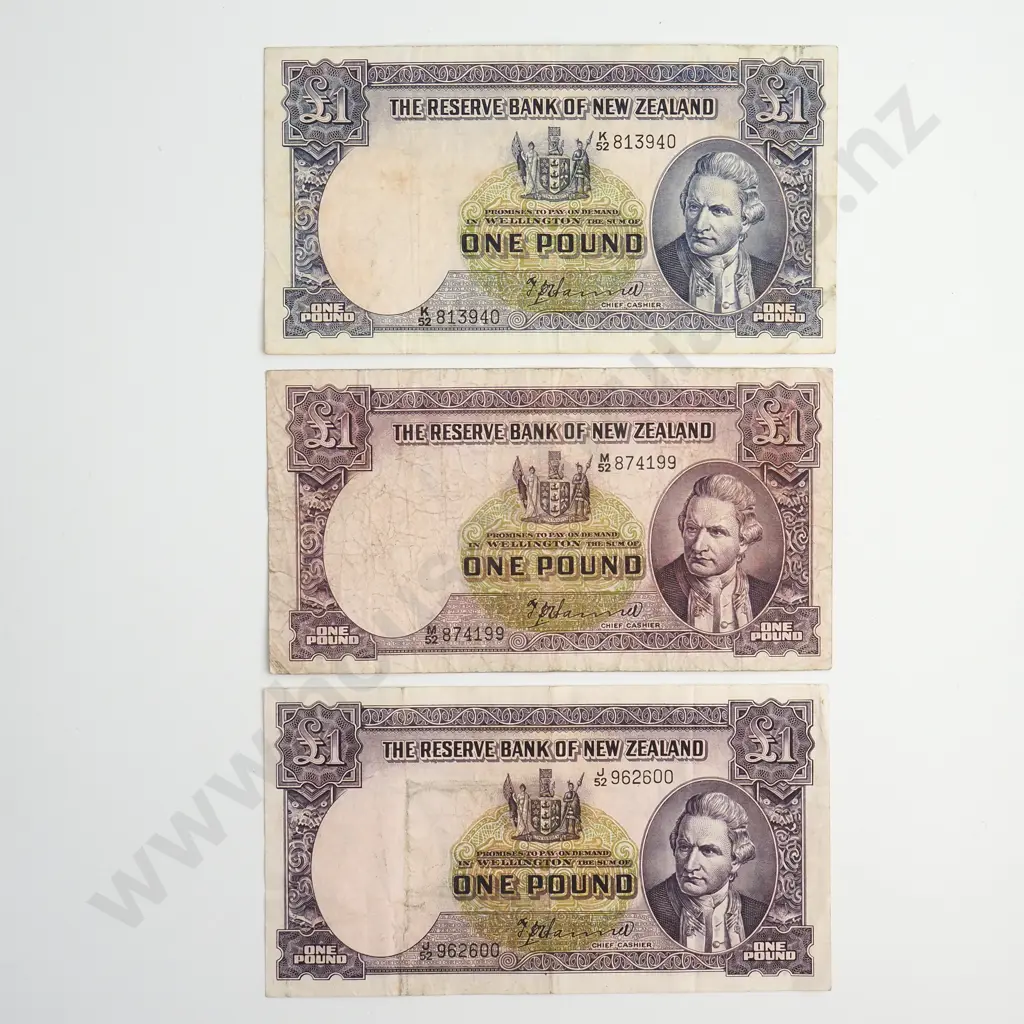 THREE NZ HANNA 1 POUND BANKNOTES Image 1++