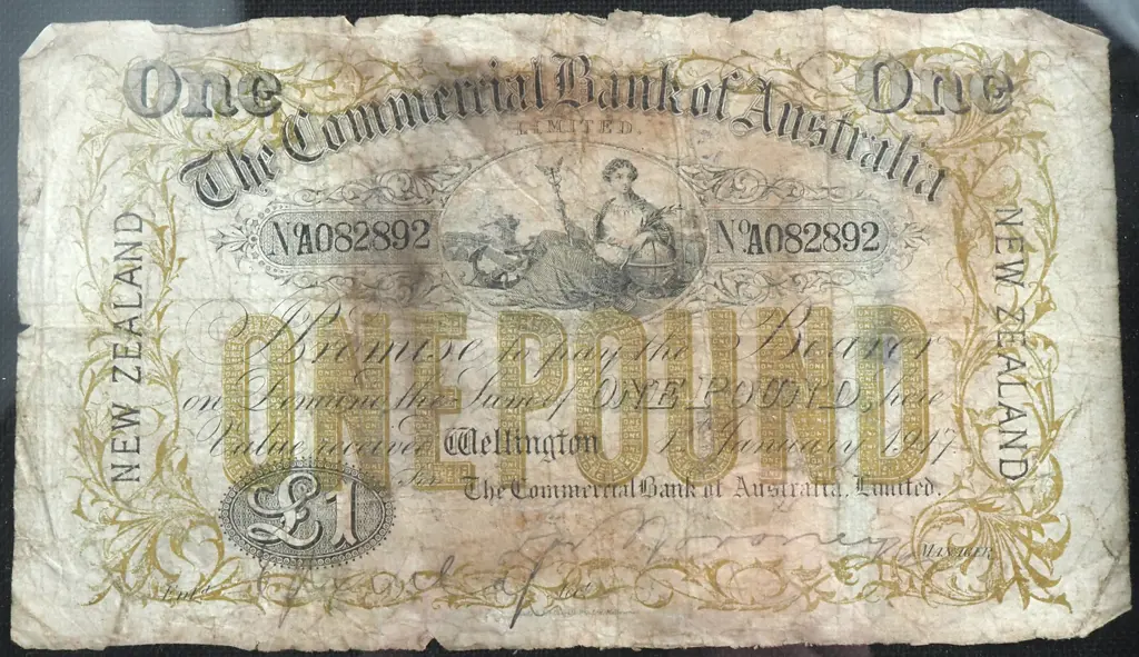 Framed Commercial Bank of Australia Two 10 Shillings 1929 & One Pound 1917 Image 1++