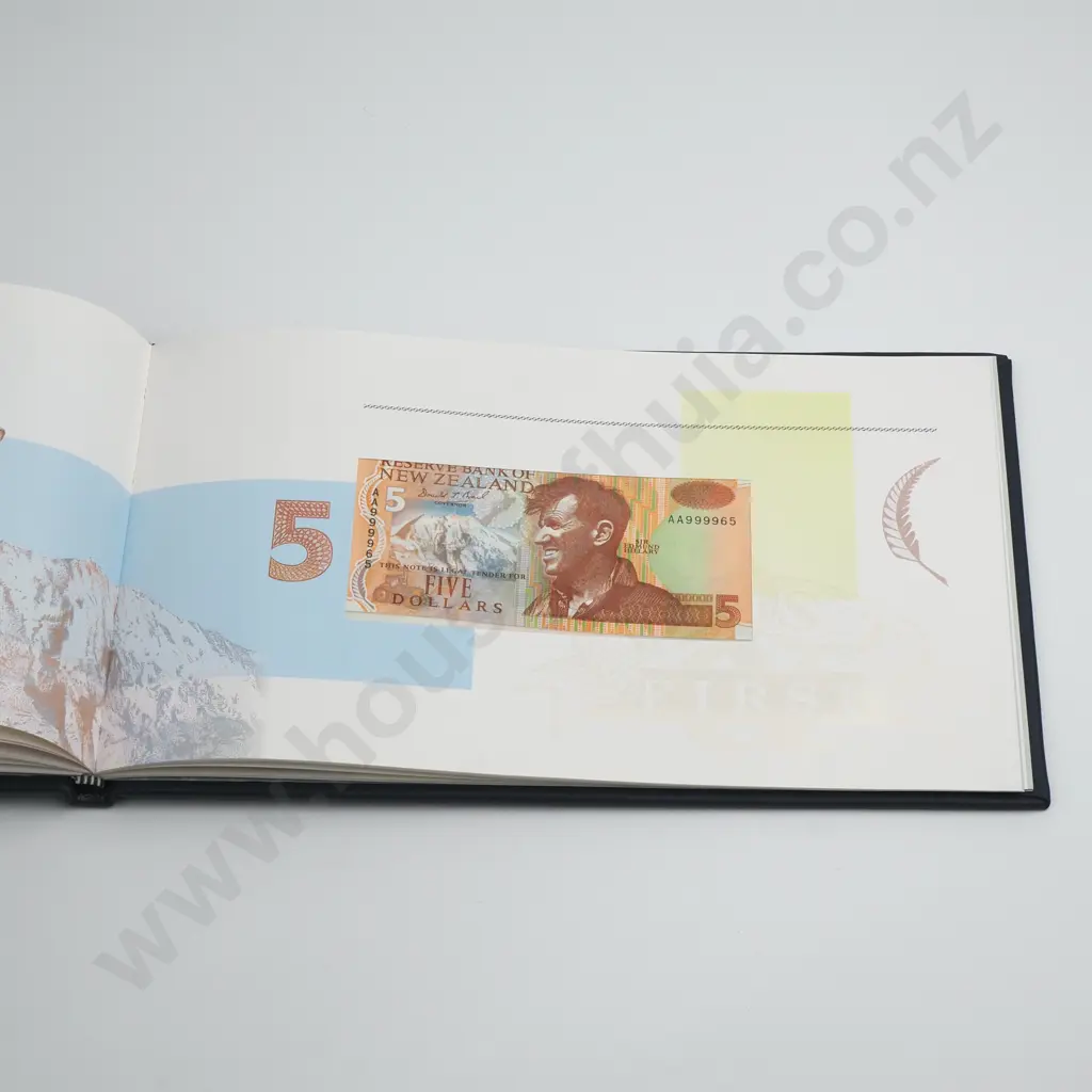 New Zealand "A Note Worthy Collection" Banknote Presentation Album incl Two Sets of $5/$10/$20/$50/$100 Image 1++